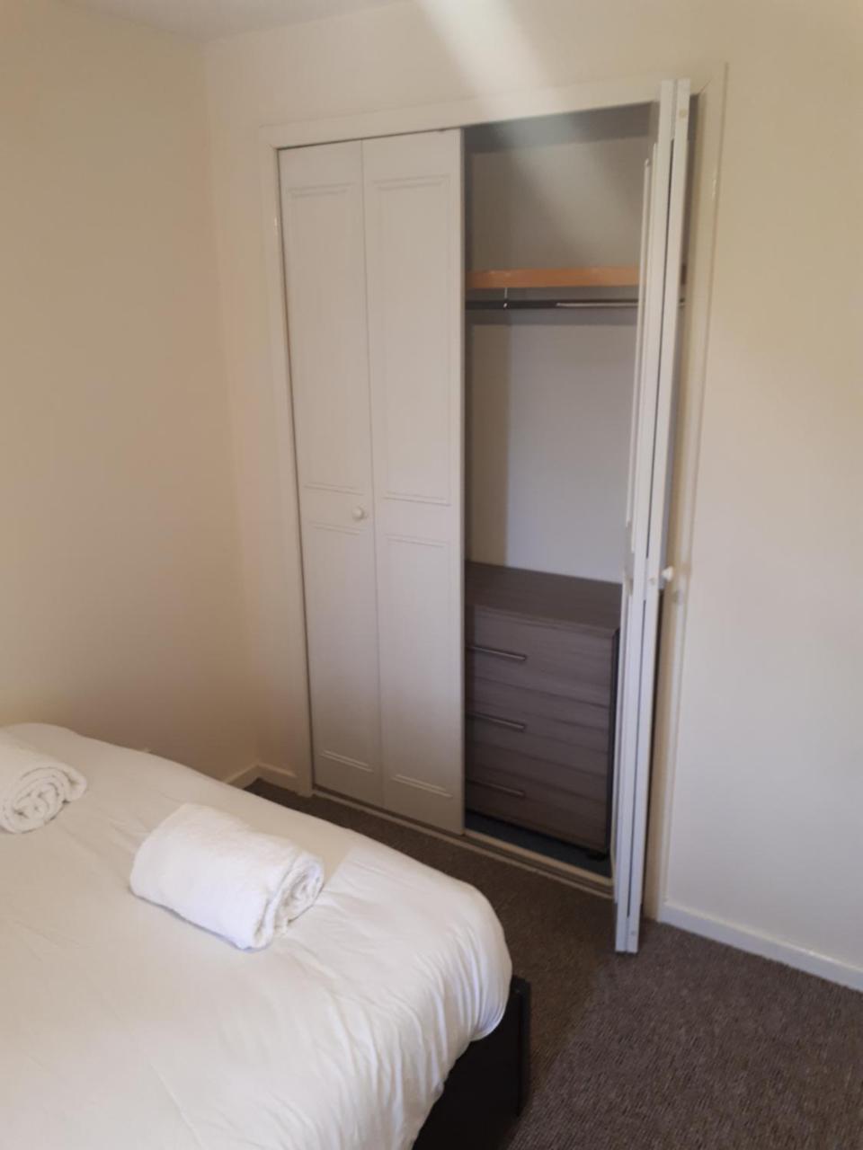 Marvellous Meridian Maisonette Ifield Dış mekan fotoğraf